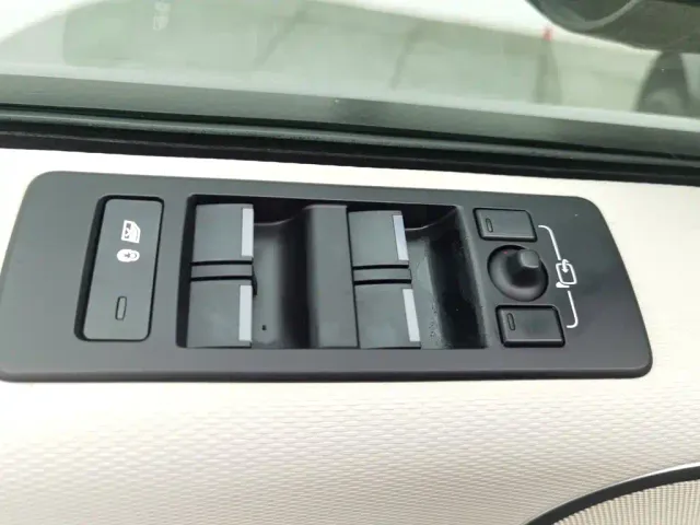 Land Rover Discovery — Фото автомобиля 9
