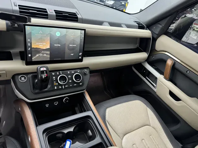 Land Rover Defender — Фото автомобиля 6