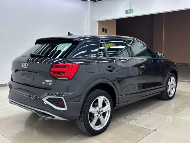 Audi Q2L — Фото автомобиля 4