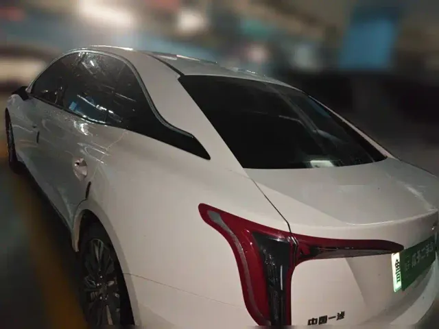 Hongqi E-QM5 — Фото автомобиля 24