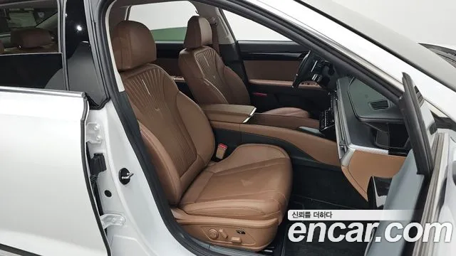 Hyundai Grandeur Grandeur (GN7) 2.5 Бензин 2WD — Фото автомобиля 25