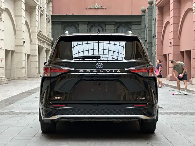 Toyota Granvia — Фото автомобиля 6