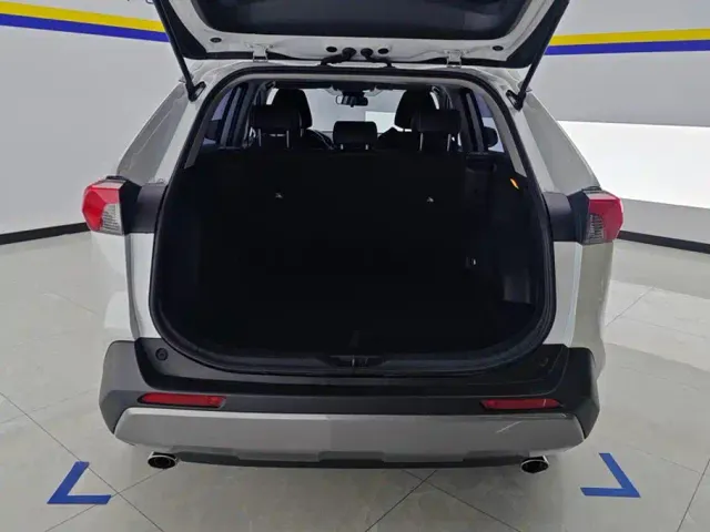 Toyota RAV4 — Фото автомобиля 4