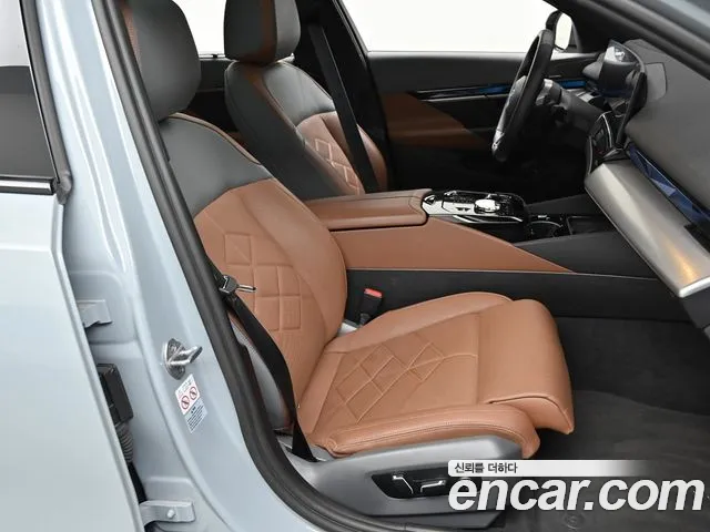 BMW 5 Series G60 — Фото автомобиля 13