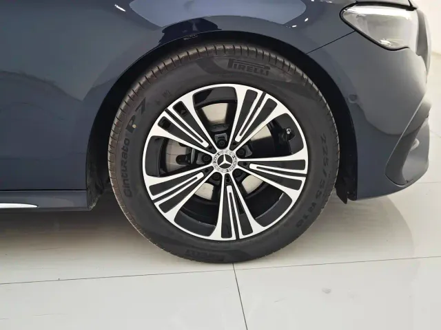 Mercedes-Benz E-Class — Фото автомобиля 25