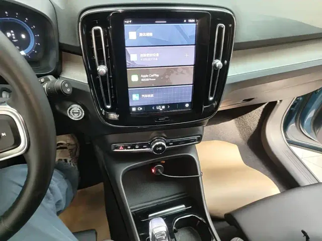 Volvo XC40 — Фото автомобиля 12
