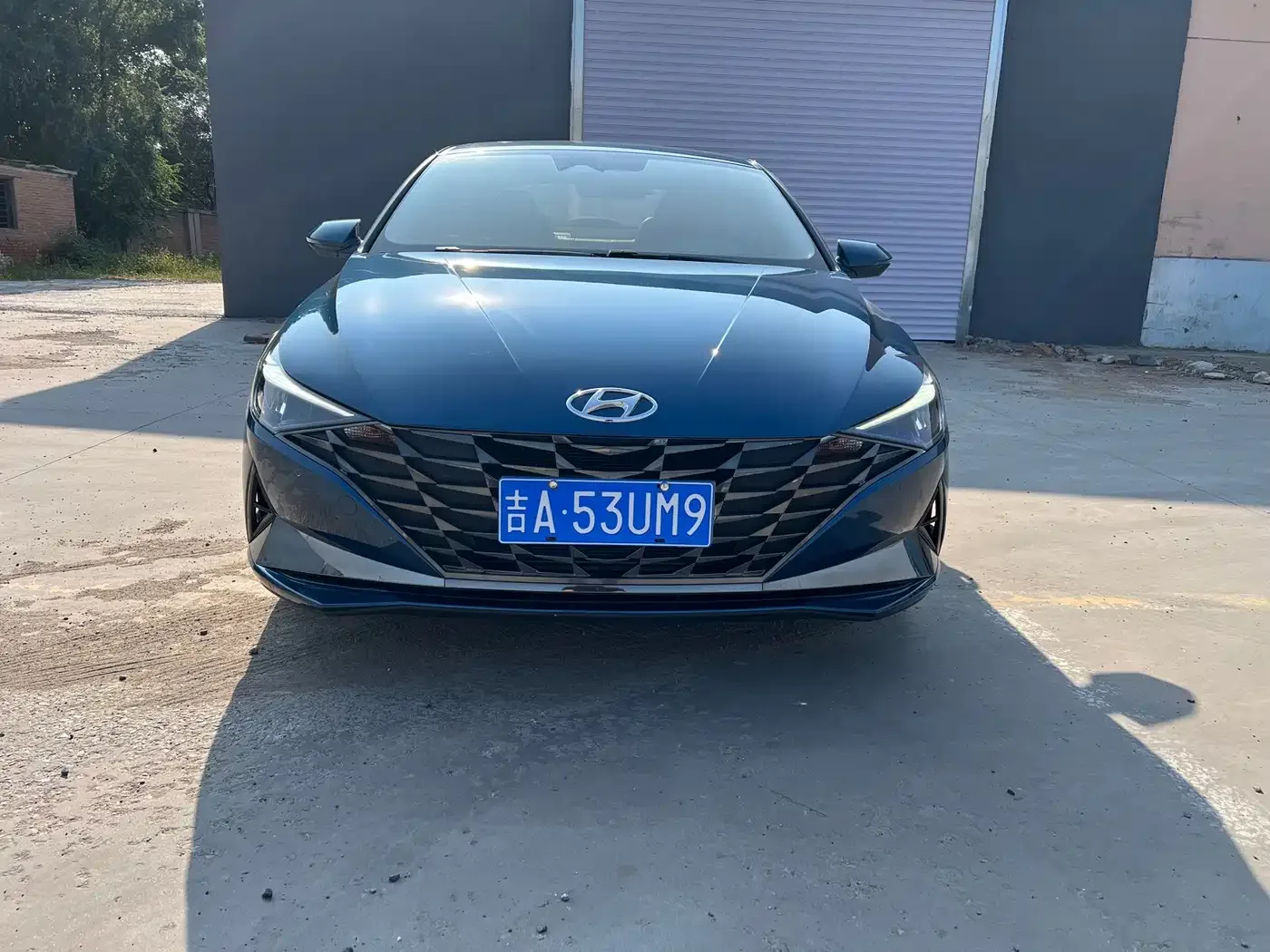 Hyundai Elantra 2022 1.5L CVT LUX Premium Edition — Фото автомобиля 3