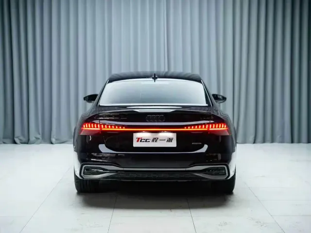 Audi A7L — Фото автомобиля 10