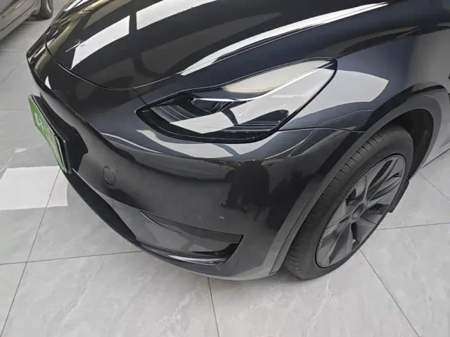 Tesla Model Y — Фото автомобиля 23