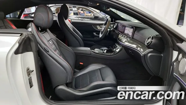 Mercedes-Benz E-Class — Фото автомобиля 11
