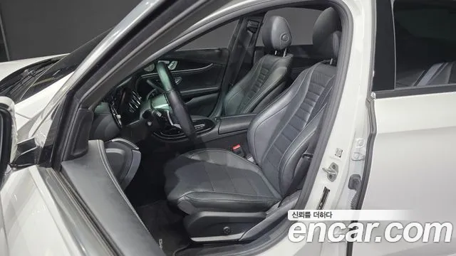 Mercedes-Benz E-Class — Фото автомобиля 8