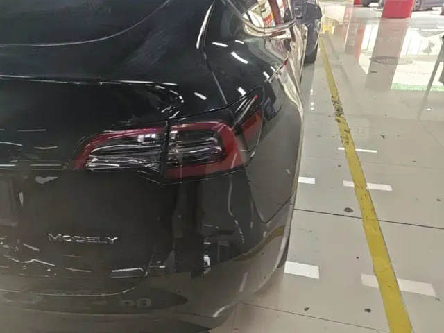 Tesla Model Y — Фото автомобиля 7