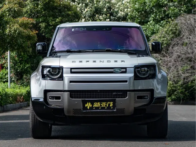 Land Rover Defender — Фото автомобиля 2