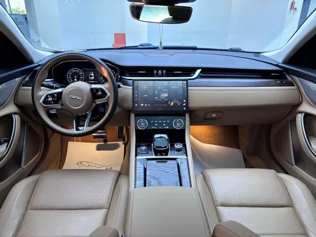 Jaguar XFL — Фото автомобиля 6