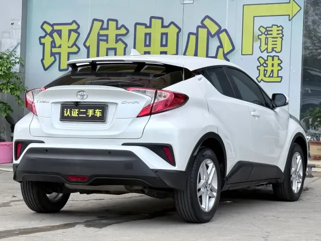 Toyota C-HR — Фото автомобиля 15