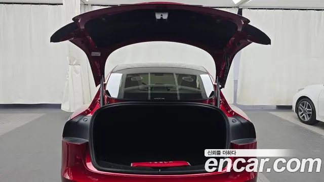 Tesla Model 3 — Фото автомобиля 20
