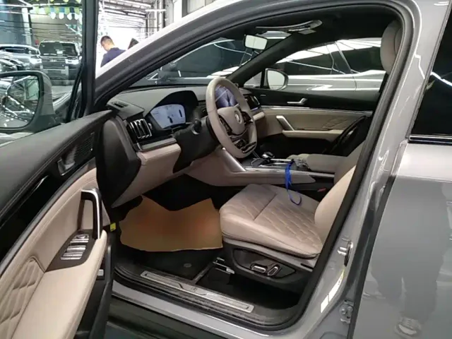BYD Tang — Фото автомобиля 15