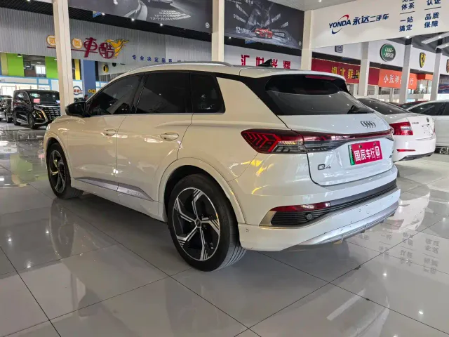 Audi Q4 e-tron — Фото автомобиля 6