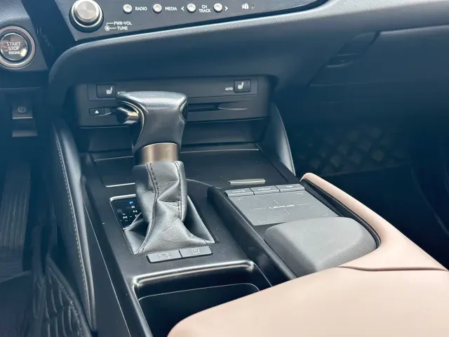 Lexus ES — Фото автомобиля 8