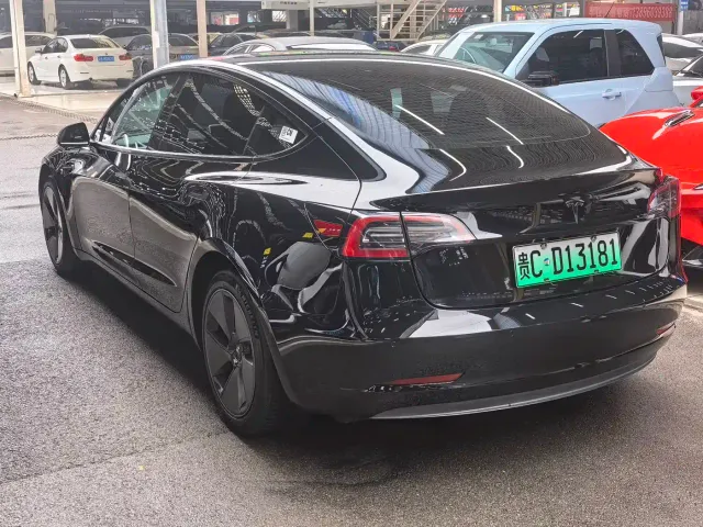 Tesla Model 3 — Фото автомобиля 6