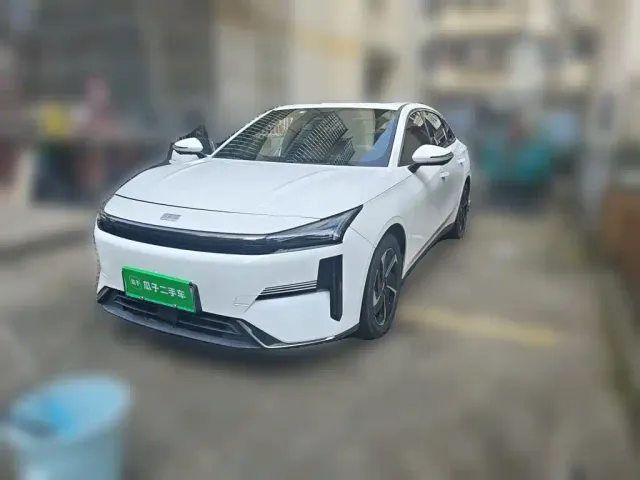 Фотография автомобиля — Geely Galaxy L6