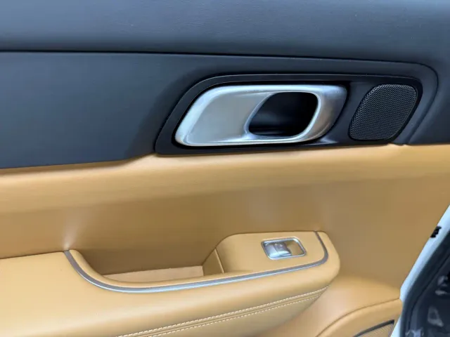 Li Auto ONE — Фото автомобиля 11