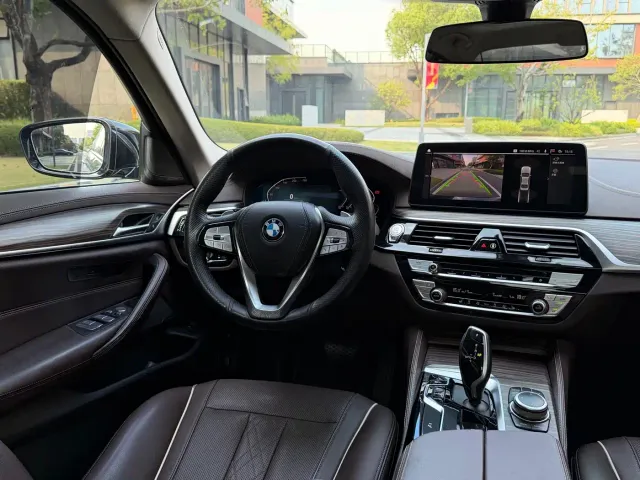 BMW 5 Series — Фото автомобиля 14
