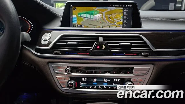 BMW 7-Series — Фото автомобиля 14