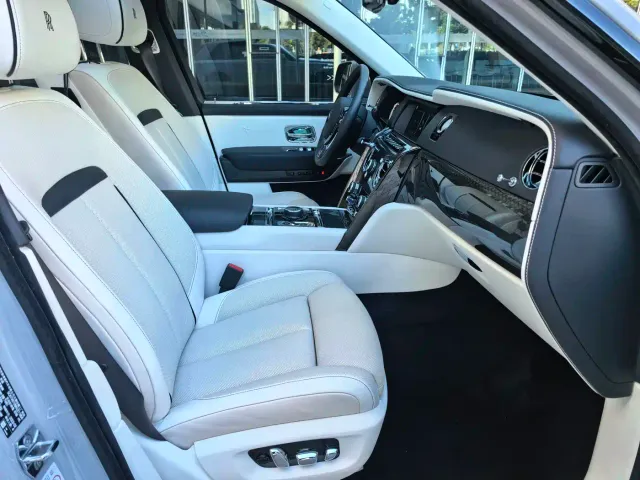 Rolls-Royce Cullinan — Фото автомобиля 24
