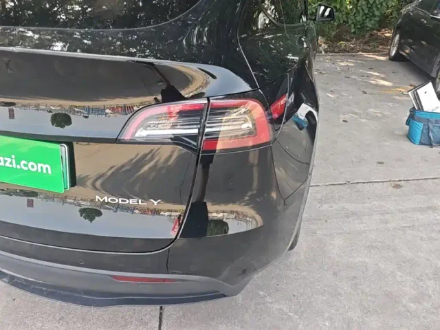 Tesla Model Y — Фото автомобиля 7