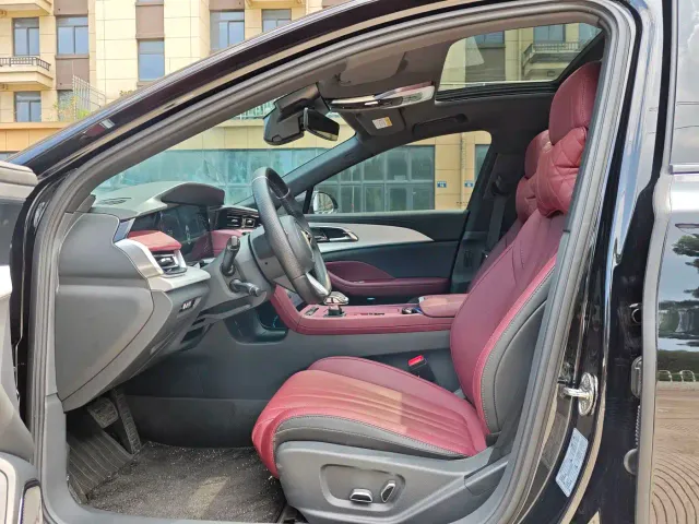 Hongqi H5 — Фото автомобиля 11