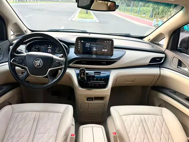 Buick GL8 — Фото автомобиля 12