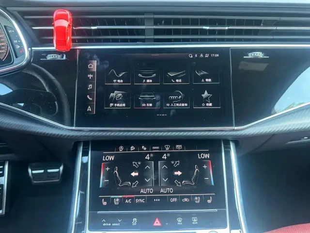 Audi SQ7 — Фото автомобиля 16
