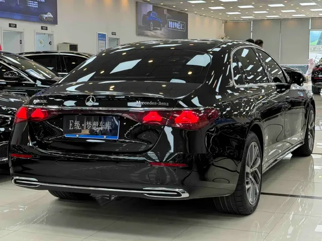 Mercedes-Benz E-Class — Фото автомобиля 20