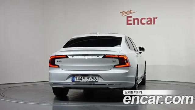 Вольво S90 — Фото автомобиля 3