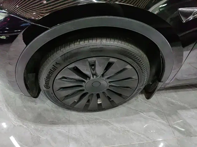 Tesla Model Y — Фото автомобиля 22