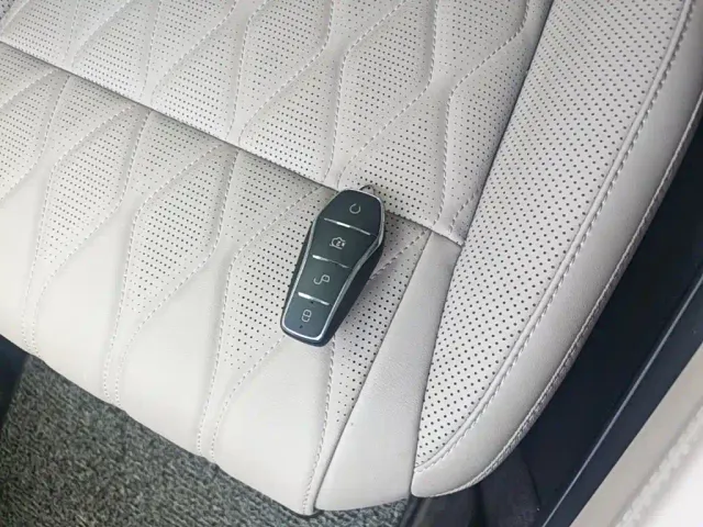 BYD Tang — Фото автомобиля 8
