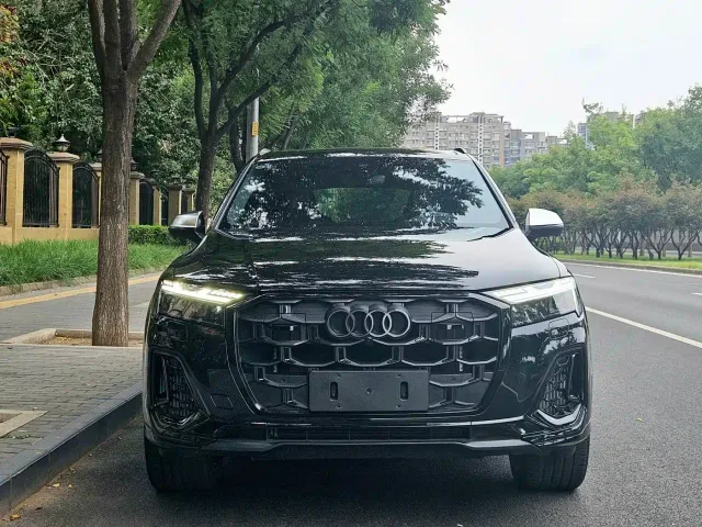 Audi SQ7 — Фото автомобиля 4