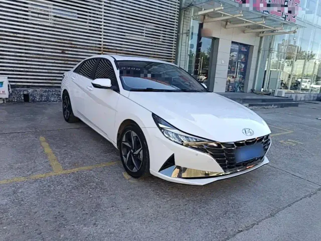 Hyundai Elantra — Фото автомобиля 3