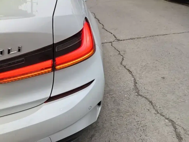 BMW 3 Series — Фото автомобиля 7