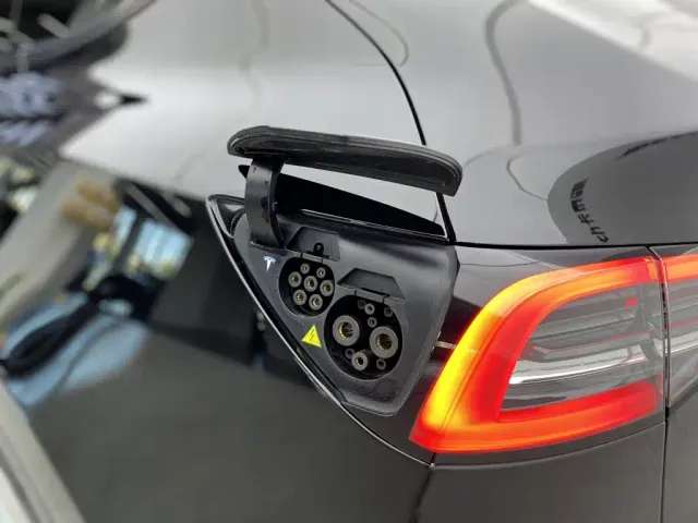 Tesla Model Y — Фото автомобиля 7