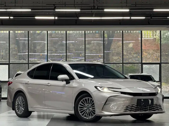 Toyota Camry — Фото автомобиля 3