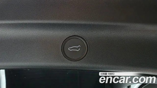 Tesla Model Y — Фото автомобиля 27