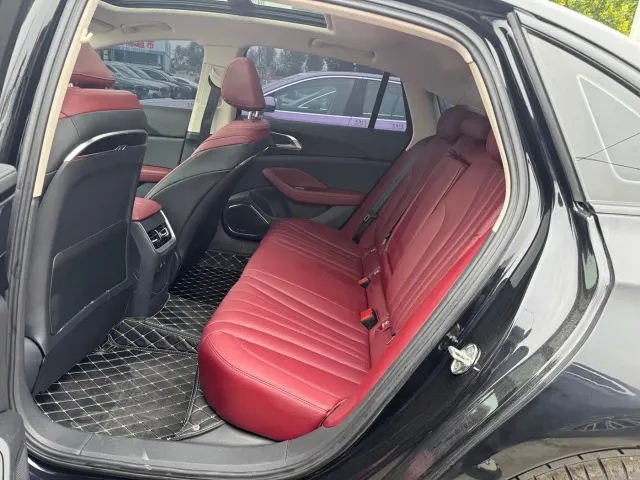 Hongqi H5 — Фото автомобиля 5