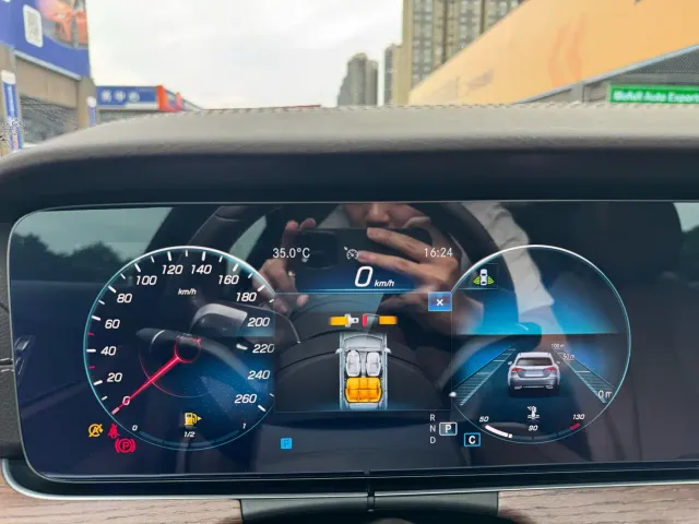 Mercedes-Benz E-Class — Фото автомобиля 14