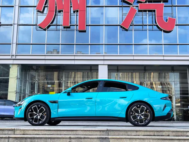 Xiaomi SU7 — Фото автомобиля 8