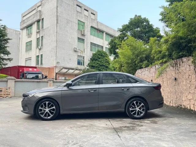 Geely Emgrand — Фото автомобиля 11