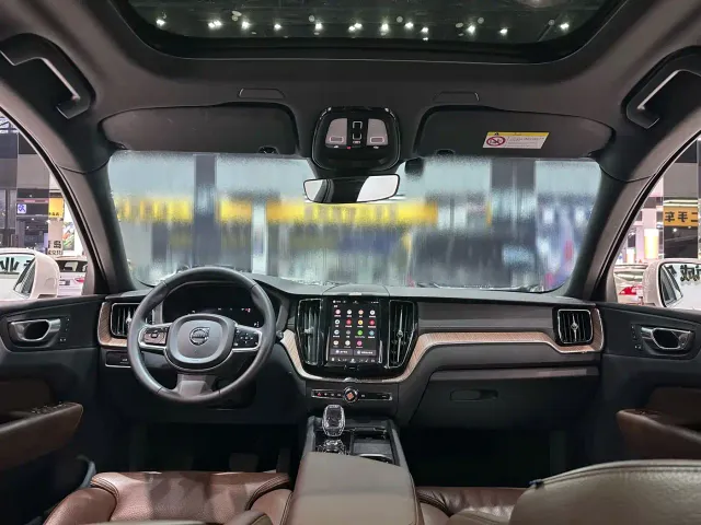 Volvo XC60 — Фото автомобиля 8