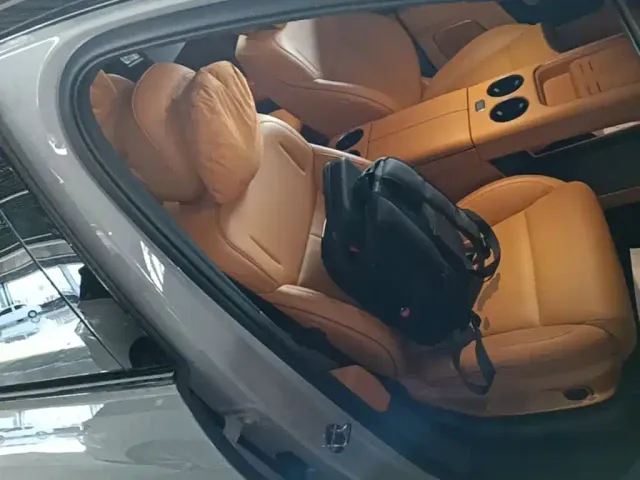 Li Auto i8 — Фото автомобиля 24