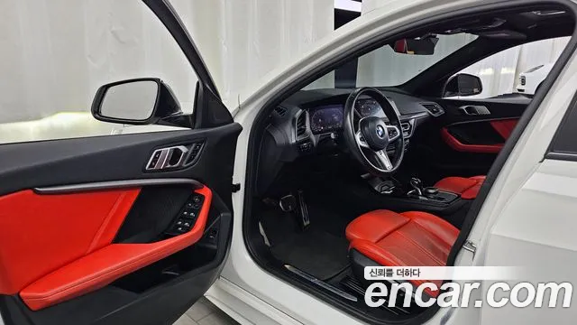 BMW 1 Series F40 — Фото автомобиля 15